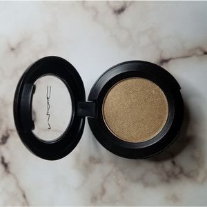 Mac eyeshadow in Sample Sized